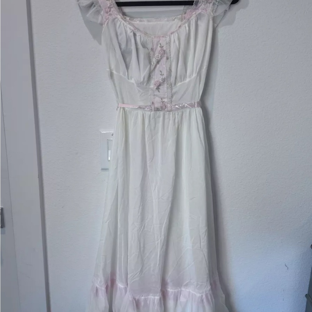 Vintage Larkwood Lingerie Nightgown Peignoir Set White and Pink Lace 50s 60s